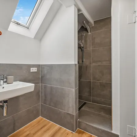 Apartment Teams Apartmenthaus Outletcity Metzingen Wifi,smart Tv,parking