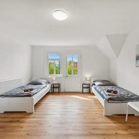 Apartment Teams Apartmenthaus Outletcity Metzingen Wifi,smart Tv,parking