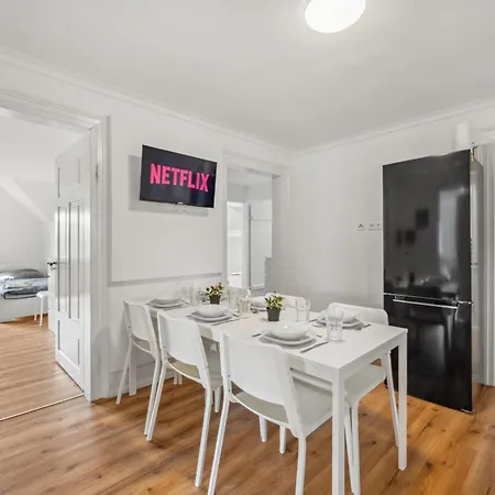 Teams Apartmenthaus Outletcity Metzingen Wifi,smart Tv,parking Apartment