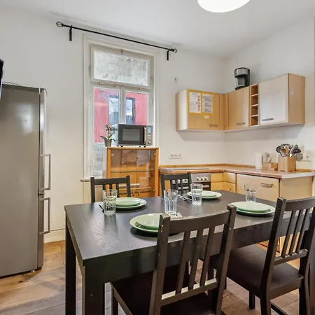Teams Apartmenthaus Outletcity Metzingen Wifi,smart Tv,parking Apartment Metzingen (Tubingen)